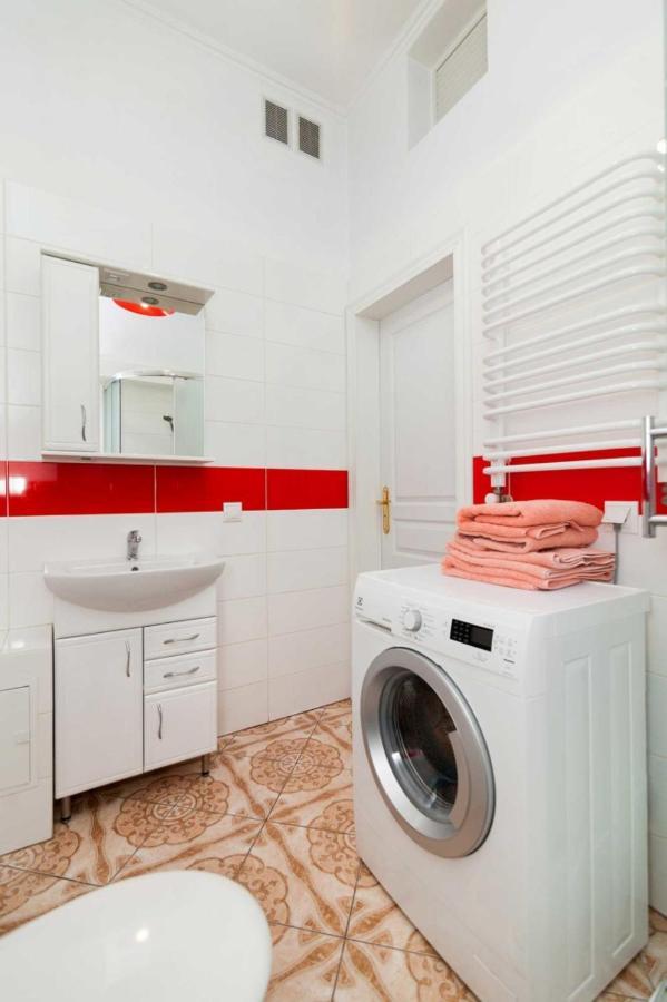 Три Кімнати Вулиця Грушевського 9 Центр Міста Львів Apartment Exterior photo