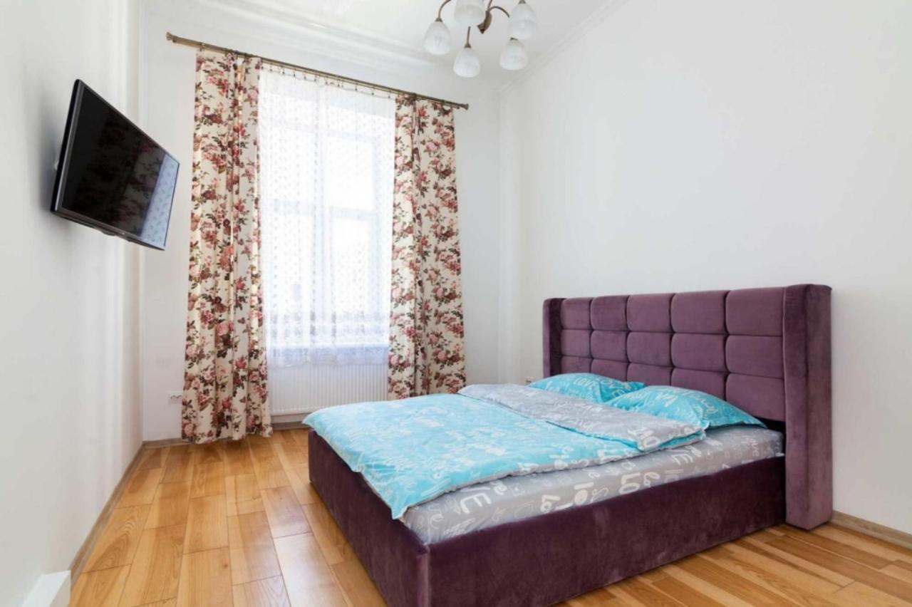 Три Кімнати Вулиця Грушевського 9 Центр Міста Львів Apartment Exterior photo